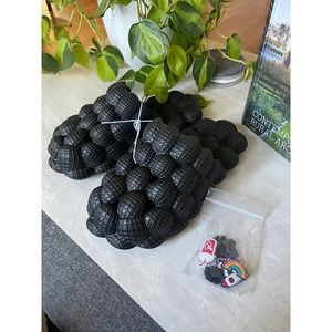 NWOT Jaeynow Unisex 39/40 Black Bubble Slides